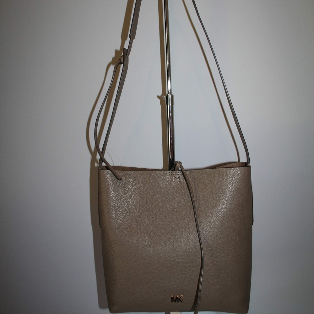 MICHAEL KORS JUNIE LARGE MESSENGER MUSHROOM